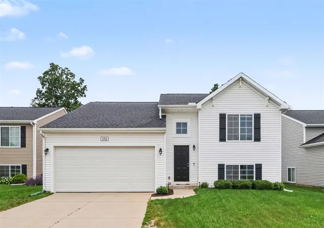 Photo 2 of Sale Pending at 1184 Cooley Ml Ln, Vicksburg, MI 49097 | MLS# 70542164 | Listing updated on 2026-09-07