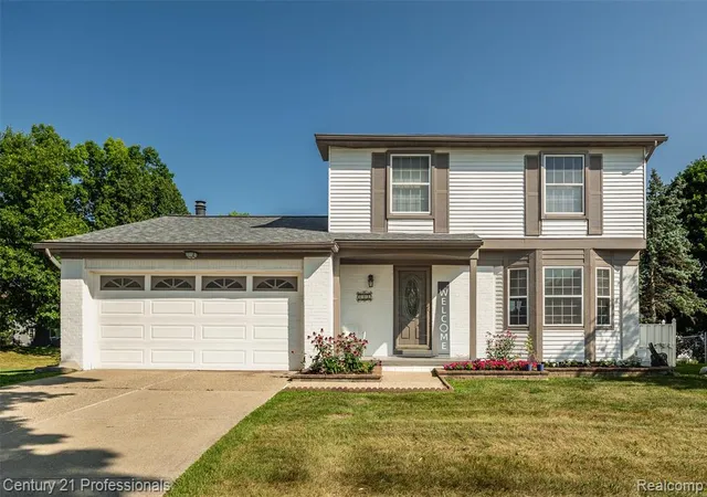 1st image of 808 Oak Ridge Ct, Brighton, MI 48116 | MLS# 61018171
