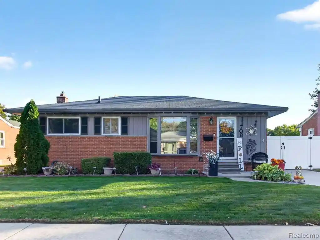 Photo 1 of Single family home for sale at 11708 Hovey St, Warren, MI 48089 | MLS# 61040200 | Listing updated on 2026-10-25