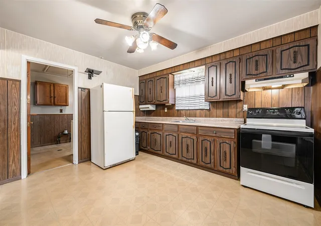 Photo 3 of Single family home for sale at 30901 Cherry Hl Rd, Westland, MI 48186 | MLS# 70504052 | Listing updated on 2025-11-25
