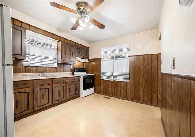 Photo 4 of Single family home for sale at 30901 Cherry Hl Rd, Westland, MI 48186 | MLS# 70504052 | Listing updated on 2025-11-25