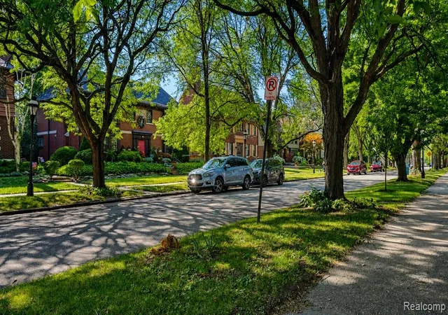 32nd image of 1006 Parker St, Detroit, MI 48214 | MLS# 61018091