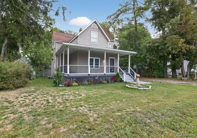 Homes for sale in Port Huron, MI | 3144 Gratiot Ave, Port Huron, MI 48060 | MLS# 60999751