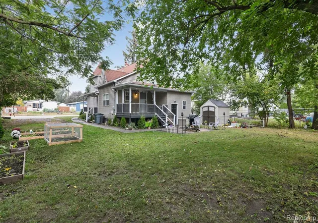 Homes for sale in Port Huron, MI | 3144 Gratiot Ave, Port Huron, MI 48060 | MLS# 60999751