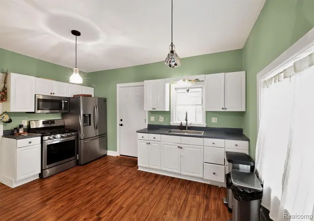 Homes for sale in Port Huron, MI | 3144 Gratiot Ave, Port Huron, MI 48060 | MLS# 60999751