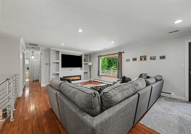 Photo 5 of Single family home for sale at 1560 Chanticlair Cir, Wixom, MI 48393 | MLS# 70549440 | Listing updated on 2026-08-28
