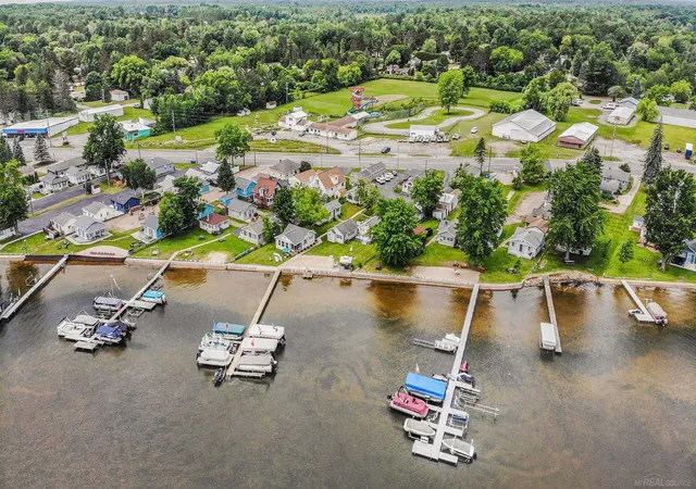 Photo 4 of Sale Pending at 6366 W Houghton Lake Dr #Unit 6, Houghton Lake, MI 48629 | MLS# 50216108 | Listing updated on 2026-09-11