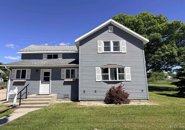 Homes for sale in Manistique, MI | 306 North Houghton Ave, Manistique, MI 49854 | MLS# 50212369