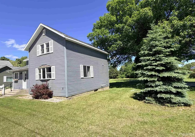 Homes for sale in Manistique, MI | 306 North Houghton Ave, Manistique, MI 49854 | MLS# 50212369