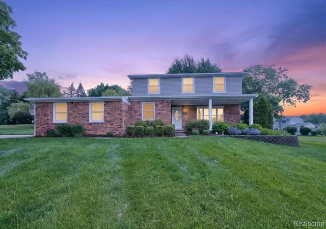 Homes for sale in Farmington Hills, MI | 31136 Carriage Hill Ct, Farmington Hills, MI 48331 | MLS# 61007591