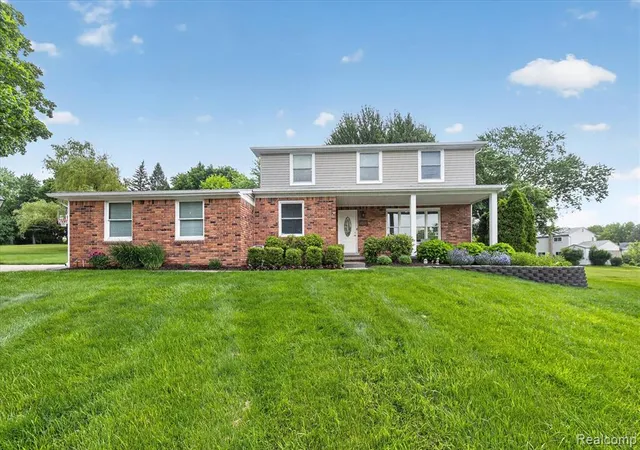 Homes for sale in Farmington Hills, MI | 31136 Carriage Hill Ct, Farmington Hills, MI 48331 | MLS# 61007591