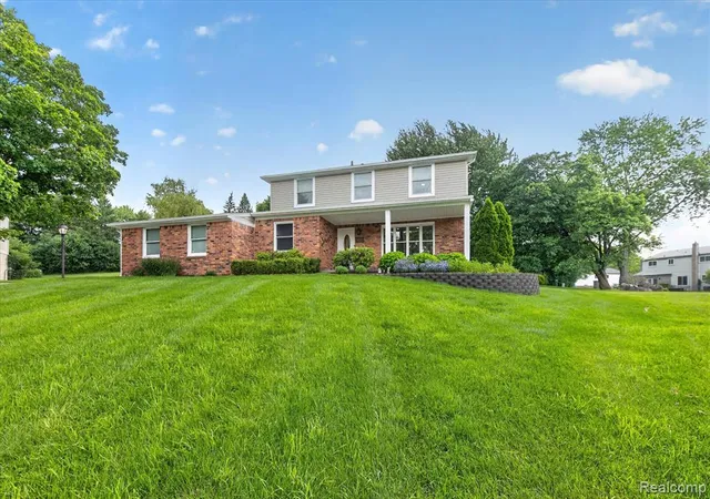 Homes for sale in Farmington Hills, MI | 31136 Carriage Hill Ct, Farmington Hills, MI 48331 | MLS# 61007591
