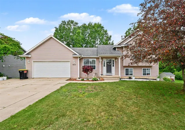 Photo 2 of Single family home for sale at 6633 Rye Grass Ct, Grand Rapids, MI 49508 | MLS# 70543834 | Listing updated on 2026-07-20