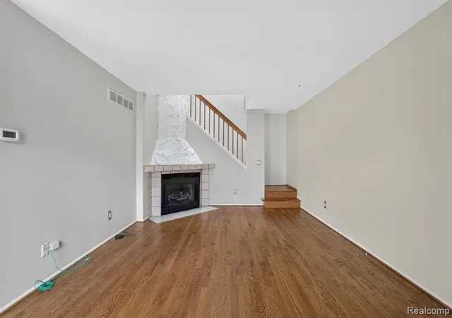 Listing Photo 4 - Condo for sale in building located at 22204 Pondview, Novi, MI 48375