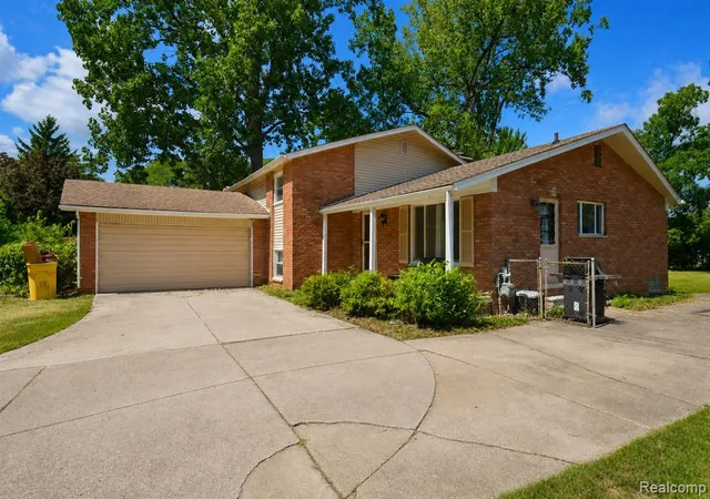 Photo 1 of Single family home for sale at 8522 Hampton, Grosse Ile, MI 48138 | MLS# 61024980 | Listing updated on 2026-10-04