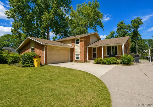 Photo 3 of Single family home for sale at 8522 Hampton, Grosse Ile, MI 48138 | MLS# 61024980 | Listing updated on 2026-10-04
