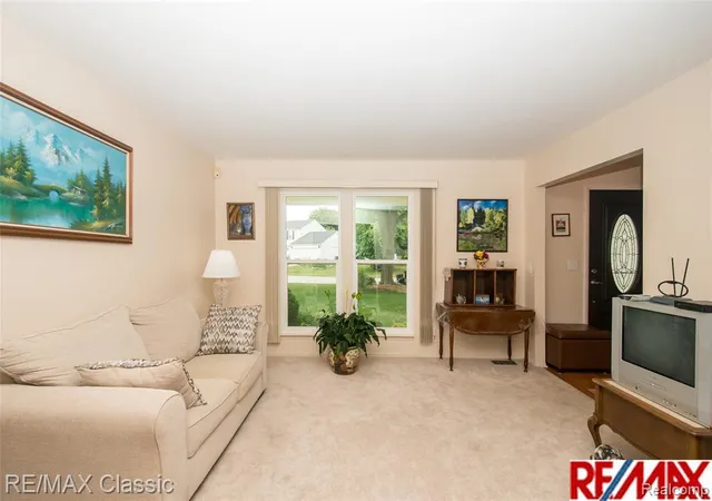 Homes for sale in Farmington Hills, MI | 34682 Bunker Hill Dr, Farmington Hills, MI 48331 | MLS# 61001351