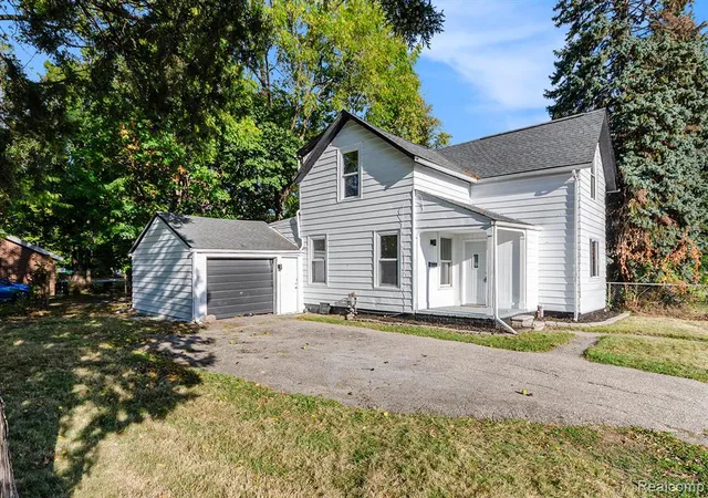 Homes for sale in Mount Clemens, MI | 11 S Gratiot Ave, Mount Clemens, MI 48043 | MLS# 60945578