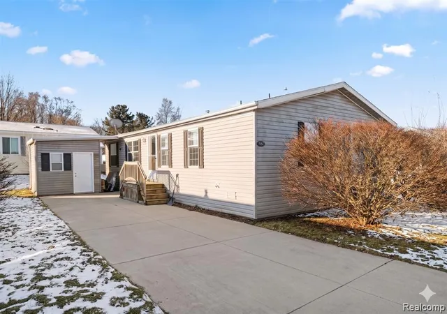 Homes for sale in Clio, MI | 2055 Cedar Cir, Clio, MI 48420 | MLS# 60973607