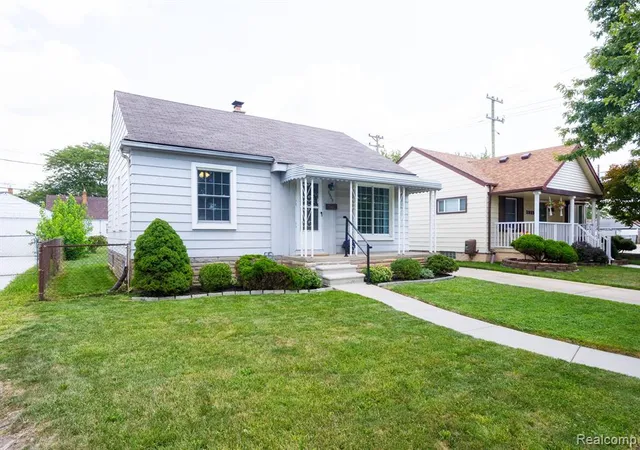 Photo 2 of Sale Pending at 3929 17th St, Wyandotte, MI 48192 6445 | MLS# 61024068 | Listing updated on 2026-09-12