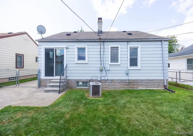 Photo 3 of Sale Pending at 3929 17Th St, Wyandotte, MI 48192 6445 | MLS# 61024068 | Listing updated on 2026-09-12