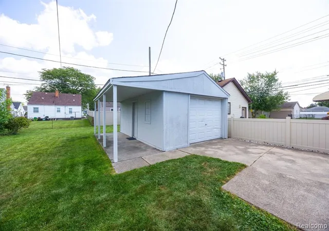 Photo 4 of Sale Pending at 3929 17Th St, Wyandotte, MI 48192 6445 | MLS# 61024068 | Listing updated on 2026-09-12
