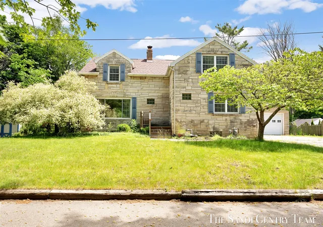 1st image of 15008 Lakeshore Dr, Grand Haven, MI 49417 | MLS# 70525049