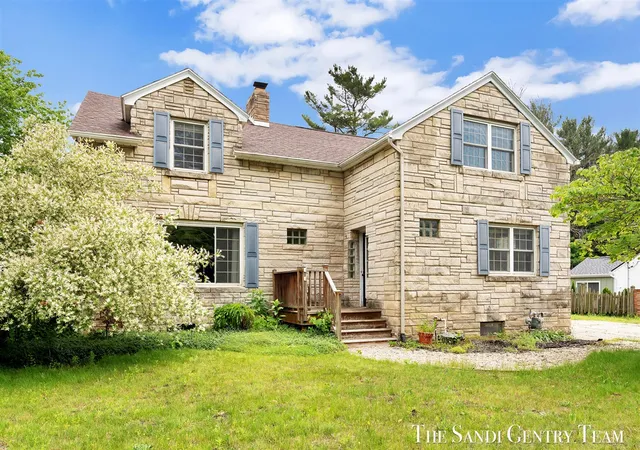 3rd image of 15008 Lakeshore Dr, Grand Haven, MI 49417 | MLS# 70525049