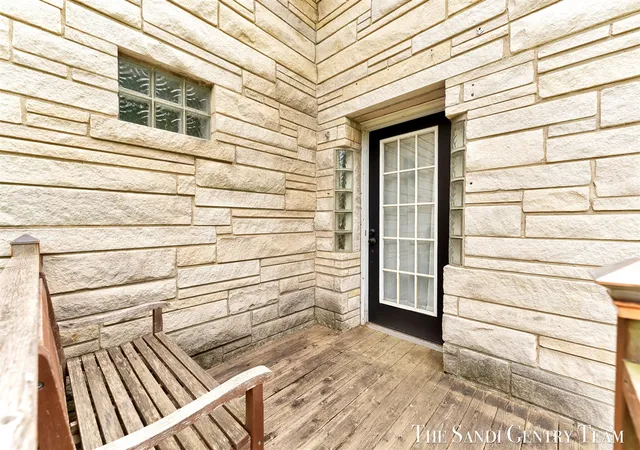 5th image of 15008 Lakeshore Dr, Grand Haven, MI 49417 | MLS# 70525049