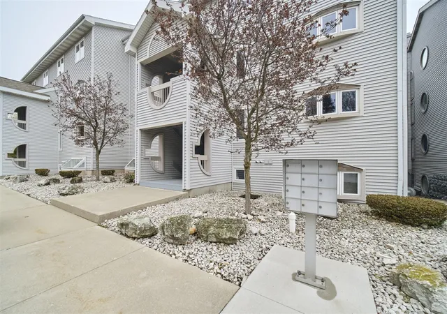 2nd image of 315 5Th Ave, Manistee, MI 49660