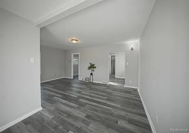 Homes for sale in Eastpointe, MI | 14890 Collinson Ave, Eastpointe, MI 48021 | MLS# 60999368