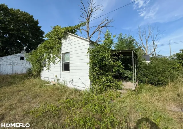 Homes for sale in Saginaw, MI | 2411 Troy St, Saginaw, MI 48601 | MLS# 50175884
