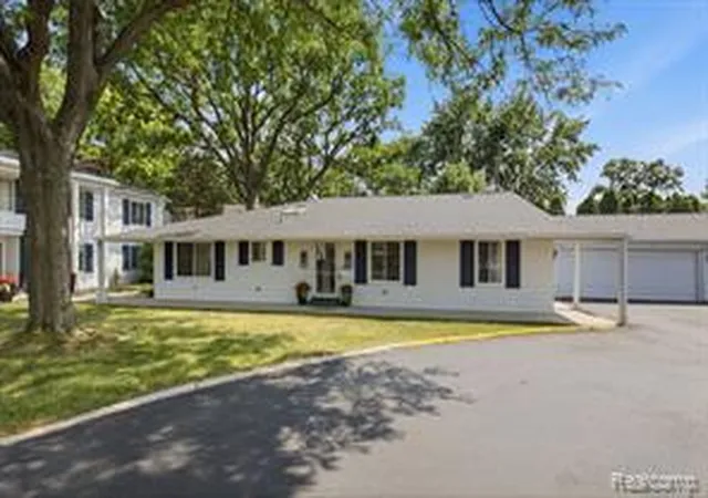2nd image of 1501 River Rd #301, Saint Clair, MI 48079 3539 | MLS# 61008344