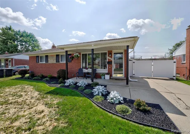 Photo 1 of Single family home for sale at 31139 Roycroft St, Livonia, MI 48154 6205 | MLS# 61024217 | Listing updated on 2026-08-30