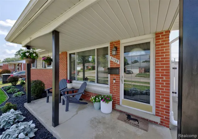 Photo 2 of Single family home for sale at 31139 Roycroft St, Livonia, MI 48154 6205 | MLS# 61024217 | Listing updated on 2026-08-30