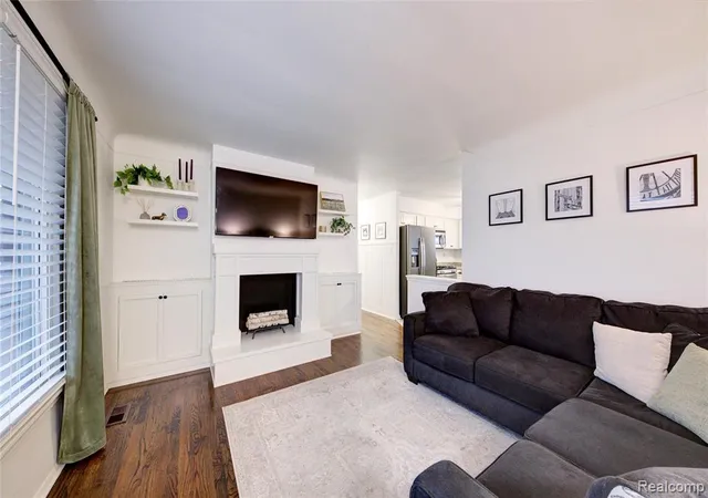 Photo 4 of Single family home for sale at 31139 Roycroft St, Livonia, MI 48154 6205 | MLS# 61024217 | Listing updated on 2026-08-30