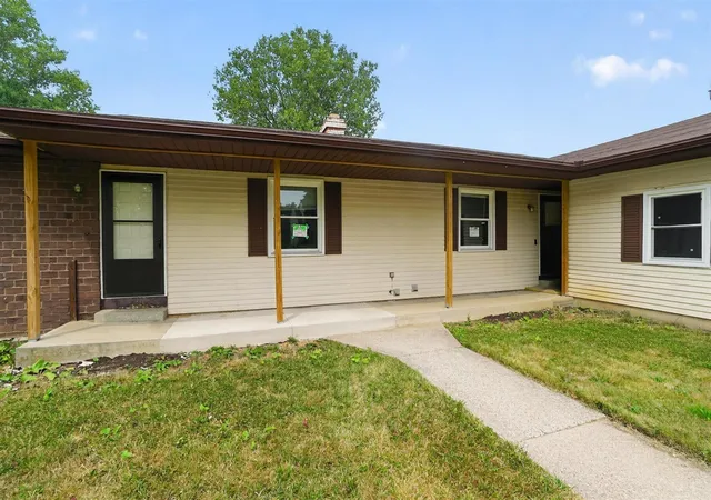 Listing Photo 4 - Condo for sale in building located at 2665 Ridgecroft Dr, Grand Rapids, MI 49546
