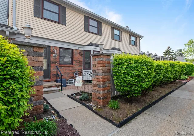 Homes for sale in Canton, MI | 1921 Vine Way Drive, Canton, MI 48188 | Houzeo