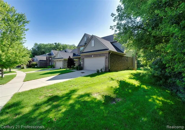 Homes for sale in New Hudson, MI | 28323 Oakmonte Cir, New Hudson, MI 48165 | MLS# 61000519