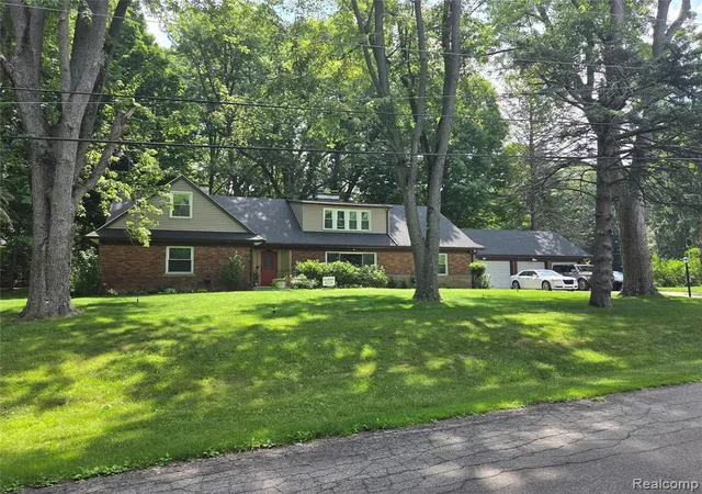 1st image of 24100 Tamarack Trl, Southfield, MI 48075 | MLS# 61021500