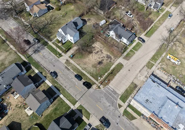 2nd image of 1374 Pine St, Muskegon, MI 49442 | MLS# 70527888