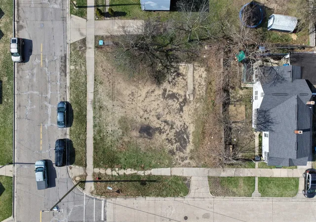 3rd image of 1374 Pine St, Muskegon, MI 49442 | MLS# 70527888