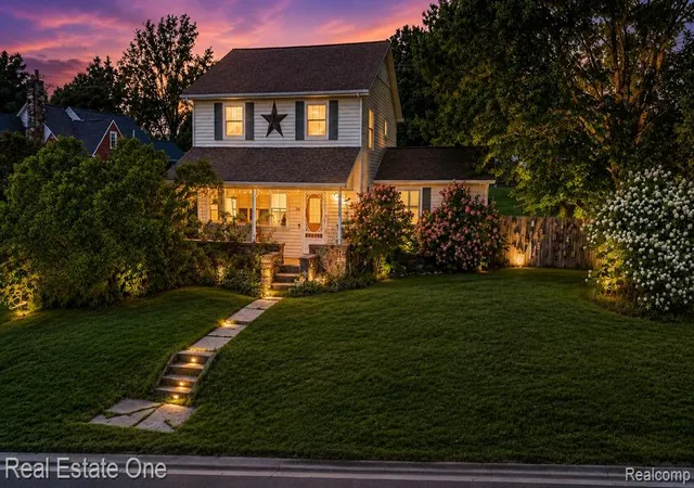 Photo 1 of Single family home for sale at 206 Broadway, Davisburg, MI 48350 | MLS# 61025823 | Listing updated on 2026-09-01
