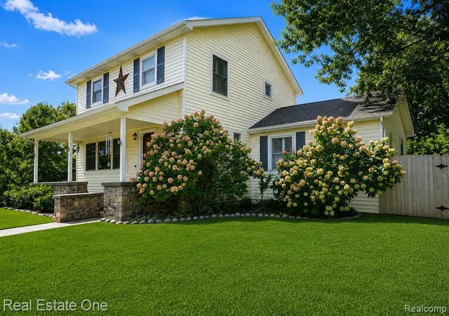 Photo 5 of Single family home for sale at 206 Broadway, Davisburg, MI 48350 | MLS# 61025823 | Listing updated on 2026-09-01