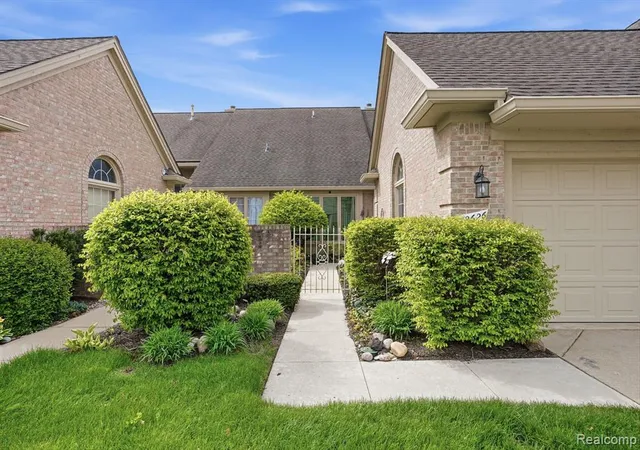 Photo 2 of Sale Pending at 42626 Christina Dr, Sterling Heights, MI 48313 | MLS# 60989692 | Listing updated on 2026-07-07