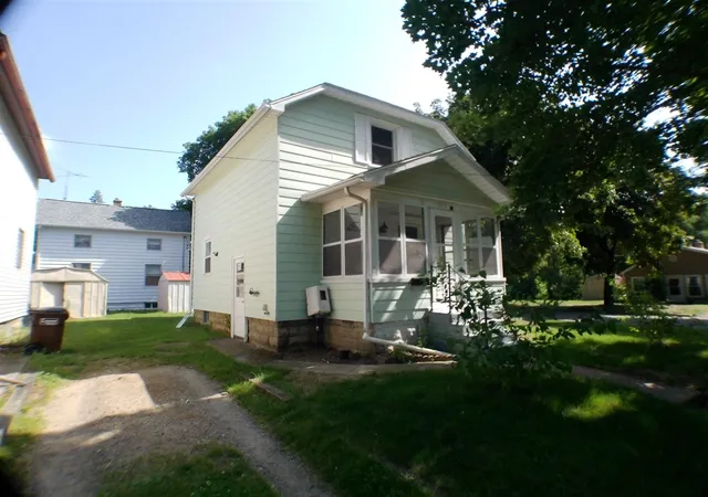 Homes for sale in Jackson, MI | 1614 Floral Ave, Jackson, MI 49202 | MLS# 70542880