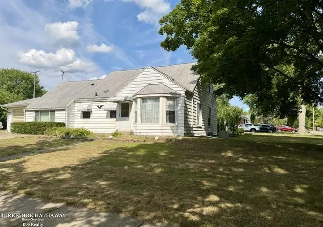 Photo 5 of Single family home for sale at 1114 Burlington Dr, Mount Clemens, MI 48043 | MLS# 50215845 | Listing updated on 2026-08-06