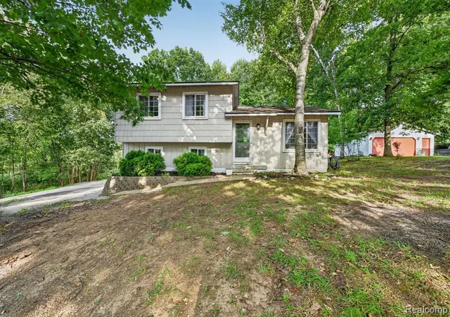 Photo 3 of Single family home for sale at 2350 Indian Rd, Lapeer, MI 48446 8045 | MLS# 61023231 | Listing updated on 2026-09-15