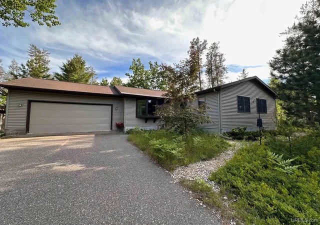 Homes for sale in Marquette, MI | 410 Lakewood Ln, Marquette, MI 49855 | MLS# 50212691