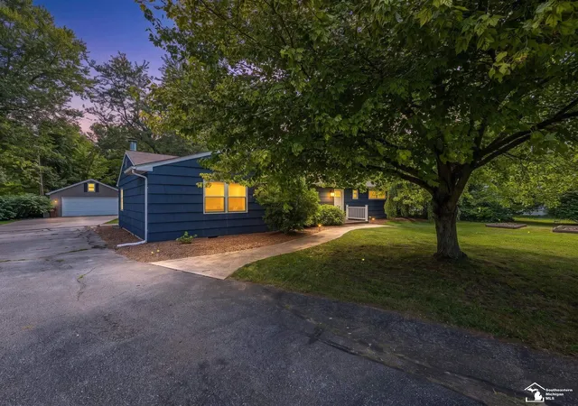Photo 2 of Sale Pending at 2621 Bluebush Rd, Monroe, MI 48162 | MLS# 50219327 | Listing updated on 2026-08-24